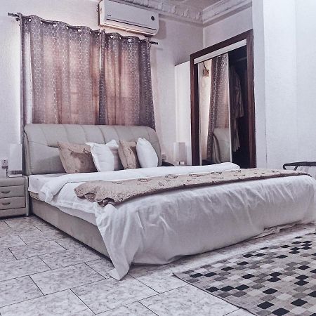 Hill View Hotel West Airport Акра Екстериор снимка