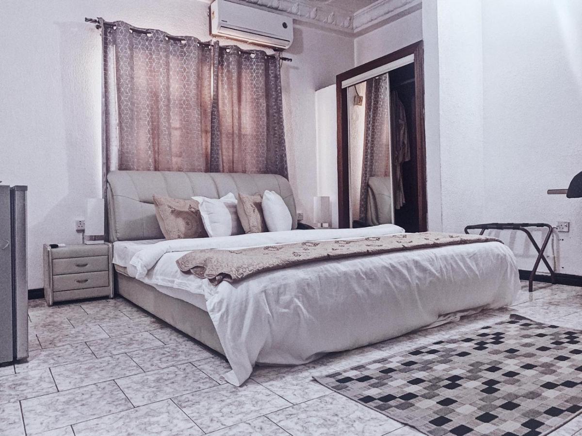 Hill View Hotel West Airport Акра Екстериор снимка