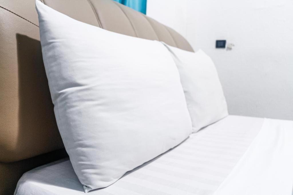 Hill View Hotel West Airport Акра Екстериор снимка