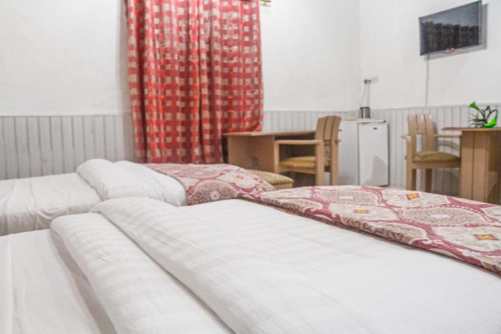 Hill View Hotel West Airport Акра Екстериор снимка