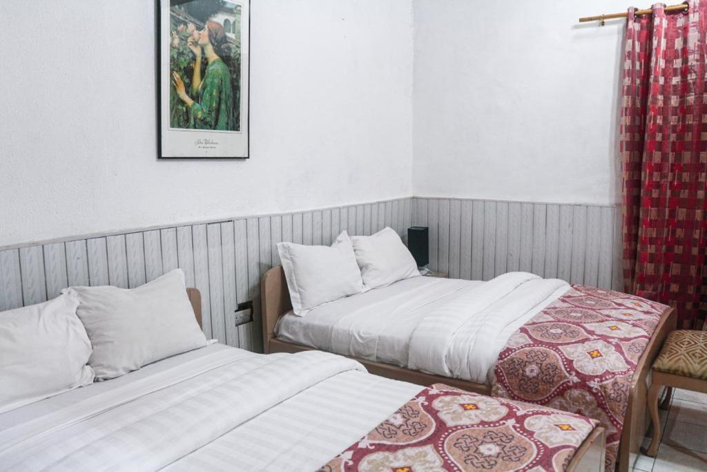 Hill View Hotel West Airport Акра Екстериор снимка