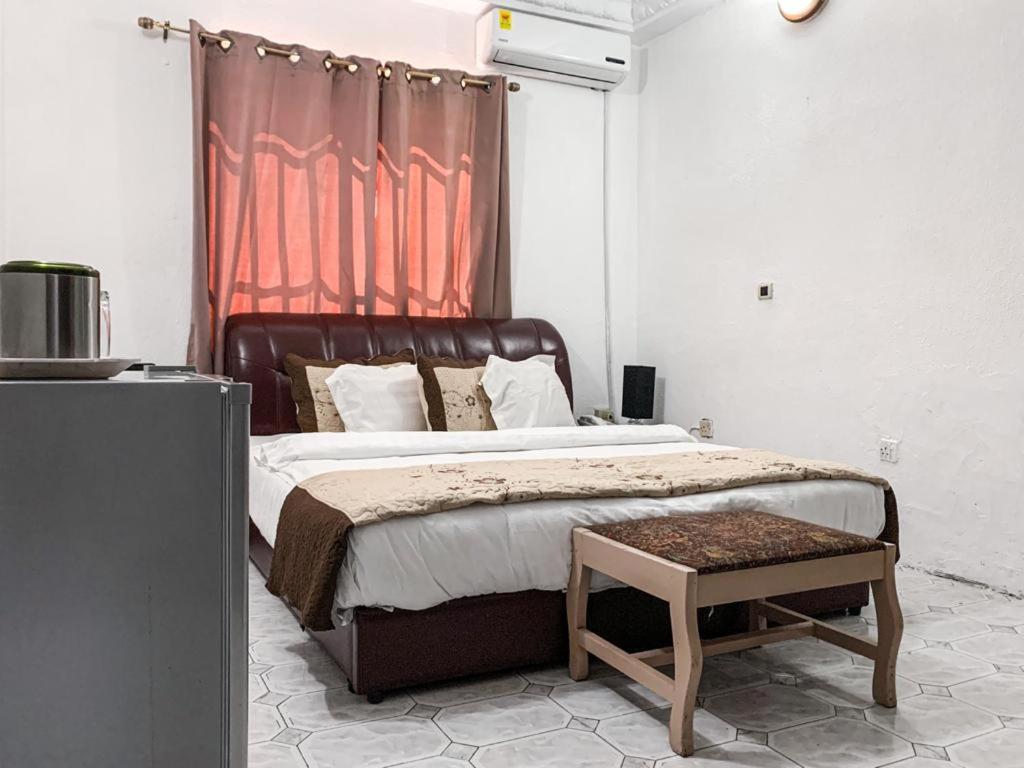Hill View Hotel West Airport Акра Екстериор снимка