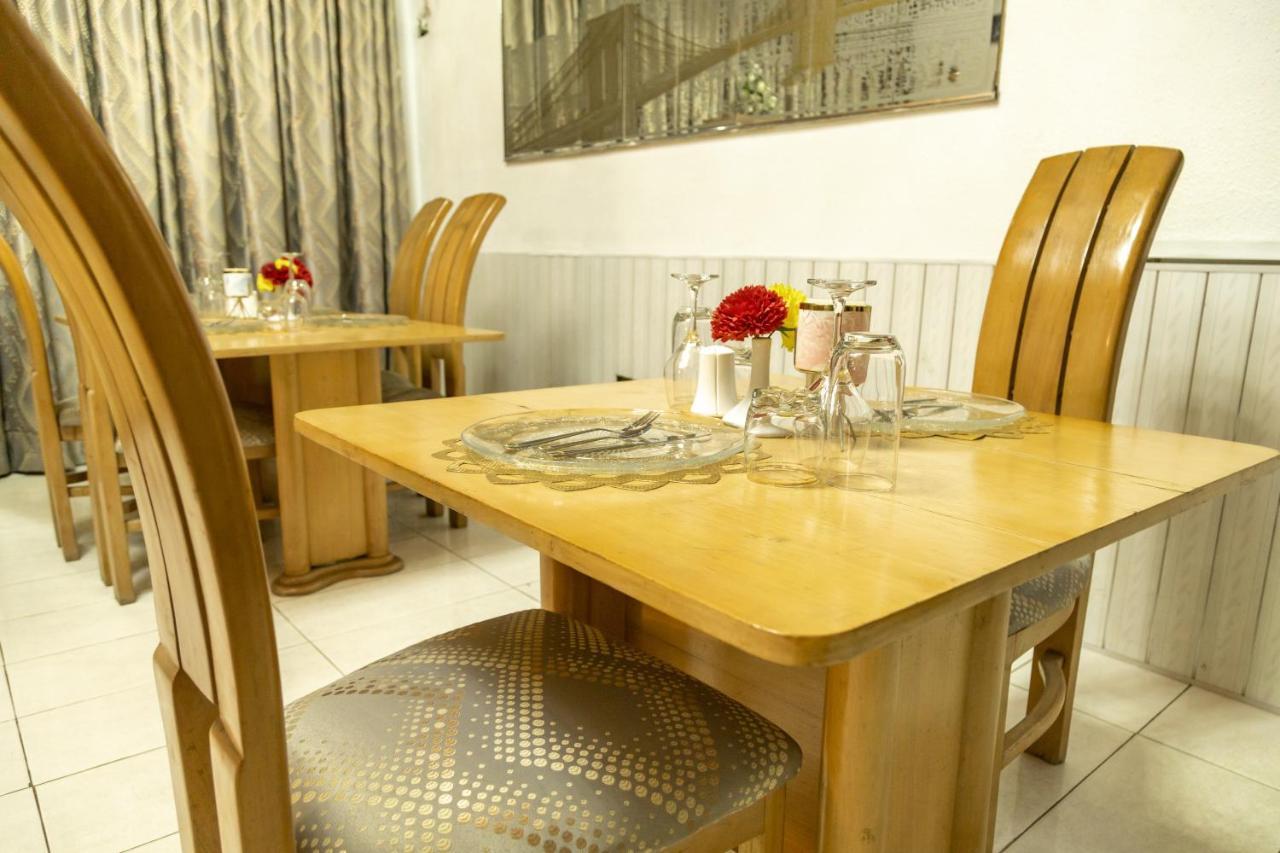 Hill View Hotel West Airport Акра Екстериор снимка
