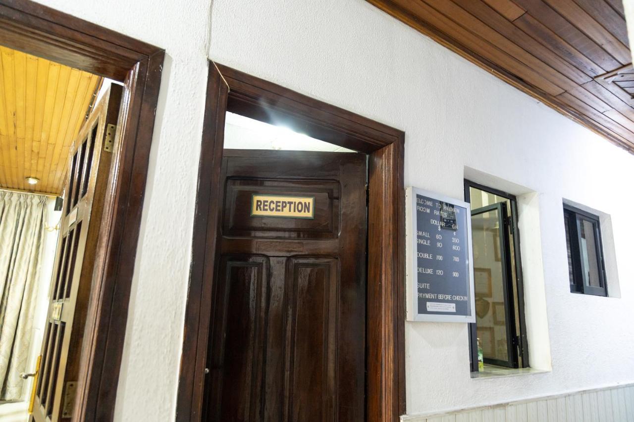 Hill View Hotel West Airport Акра Екстериор снимка