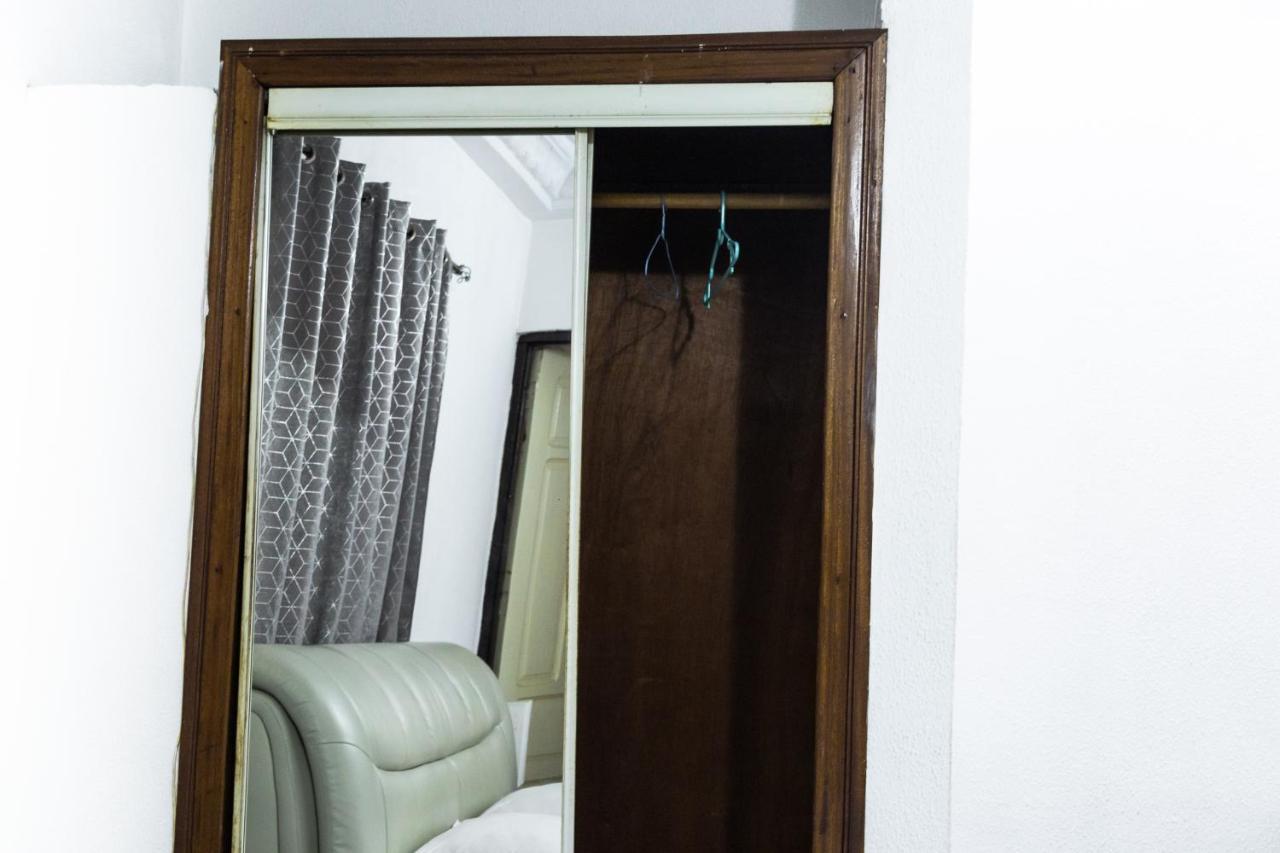 Hill View Hotel West Airport Акра Екстериор снимка