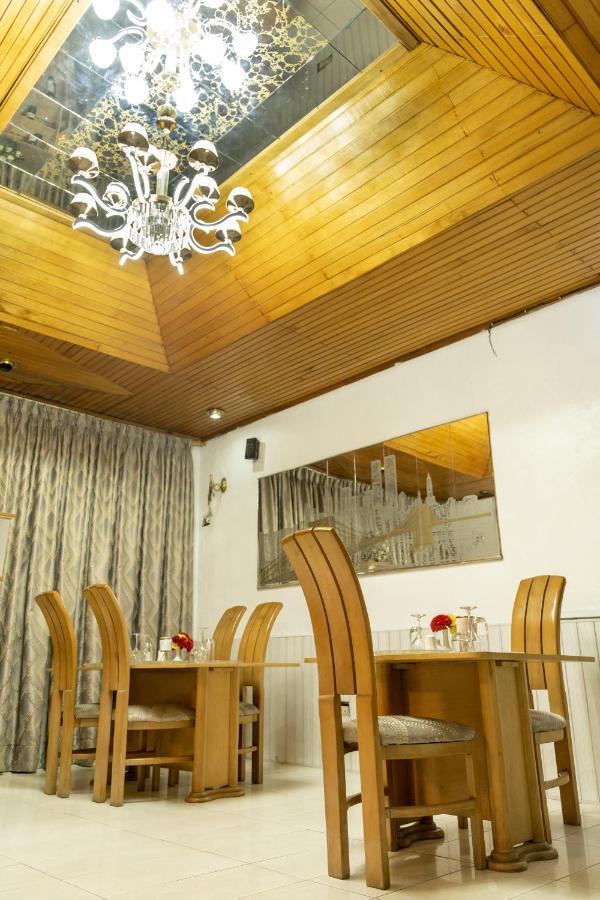Hill View Hotel West Airport Акра Екстериор снимка