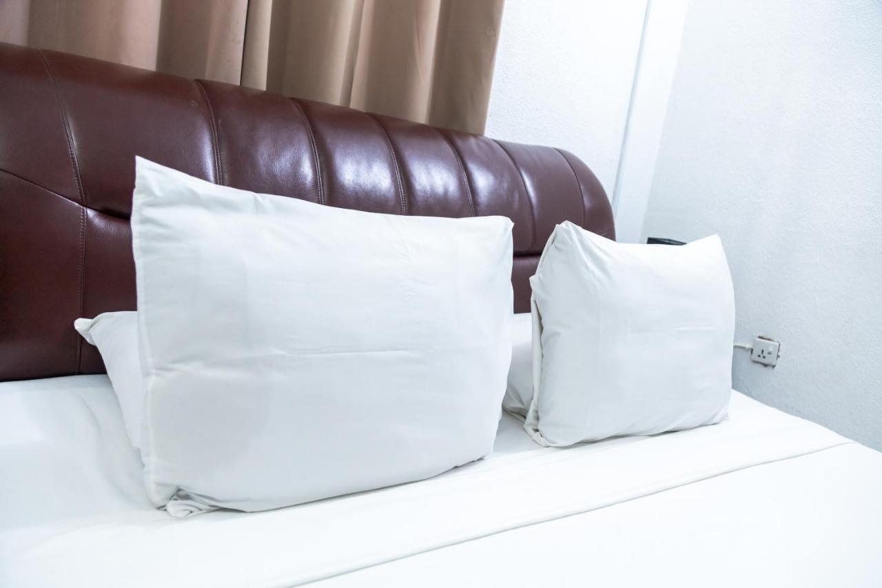 Hill View Hotel West Airport Акра Екстериор снимка