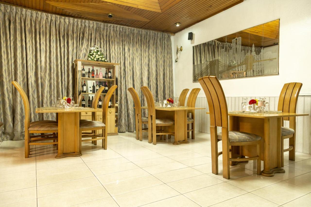 Hill View Hotel West Airport Акра Екстериор снимка