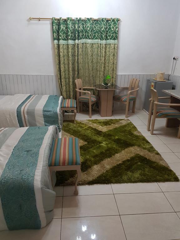 Hill View Hotel West Airport Акра Екстериор снимка